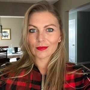 Meet your Posher, Leanna